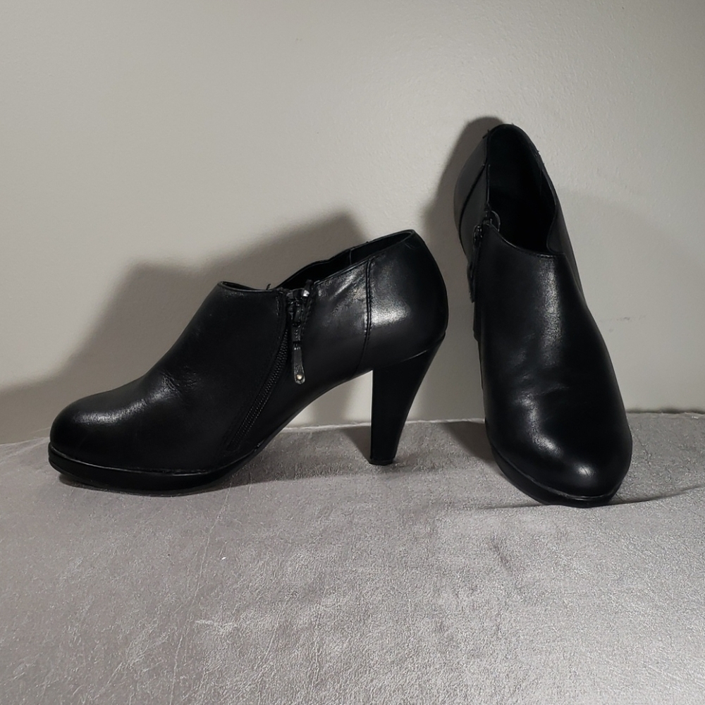 Cynthia Rowley Ankle Boots w/heels side zip